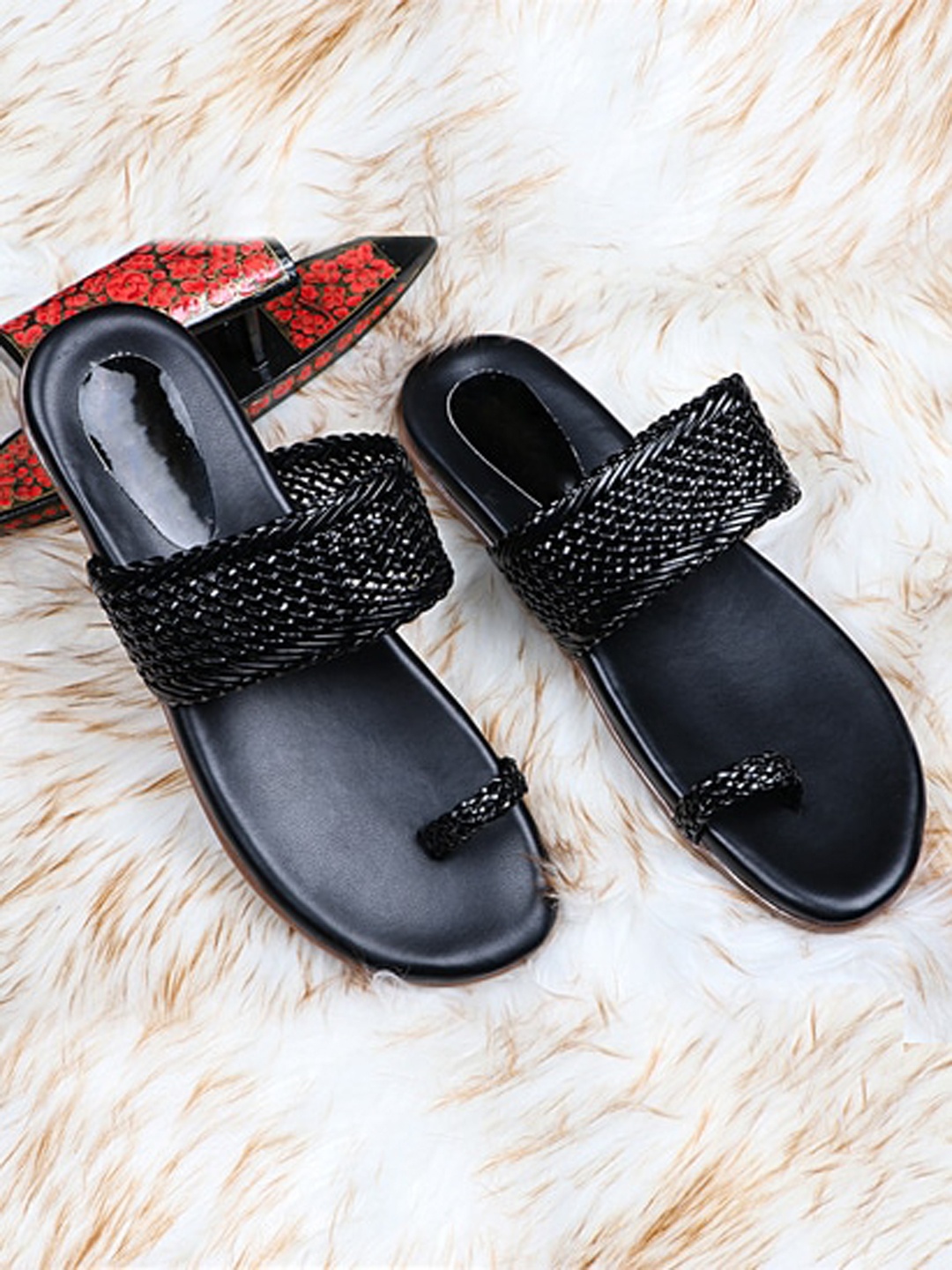 

THE WHITE POLE Women Black Embellished Ethnic One Toe Flats