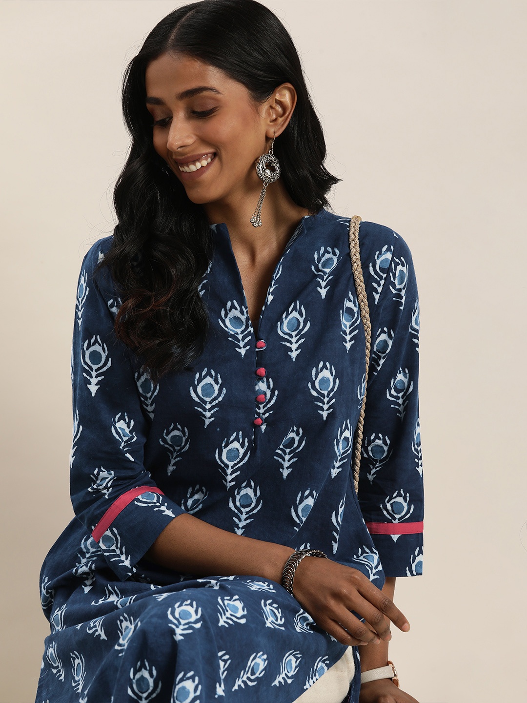 

Taavi Women Indigo Ethnic Motifs Printed Kurta, Blue