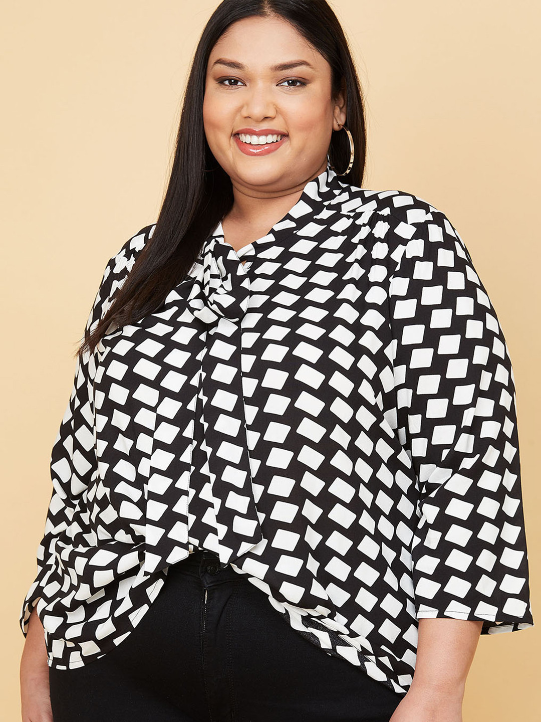 

max Plus Size Black & White Geometric Print Shirt Style Top