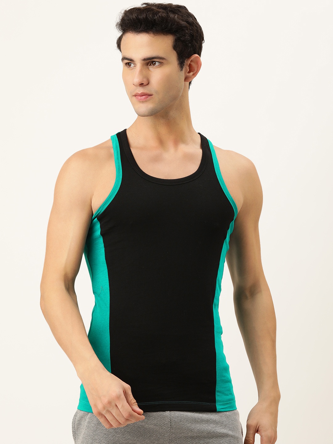 

Chromozome Men Black & Turquoise Blue Colourblocked Innerwear Vest