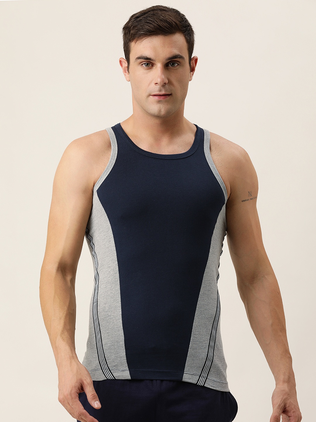 

Chromozome Men Navy Blue & Grey Colourblocked Innerwear Vest