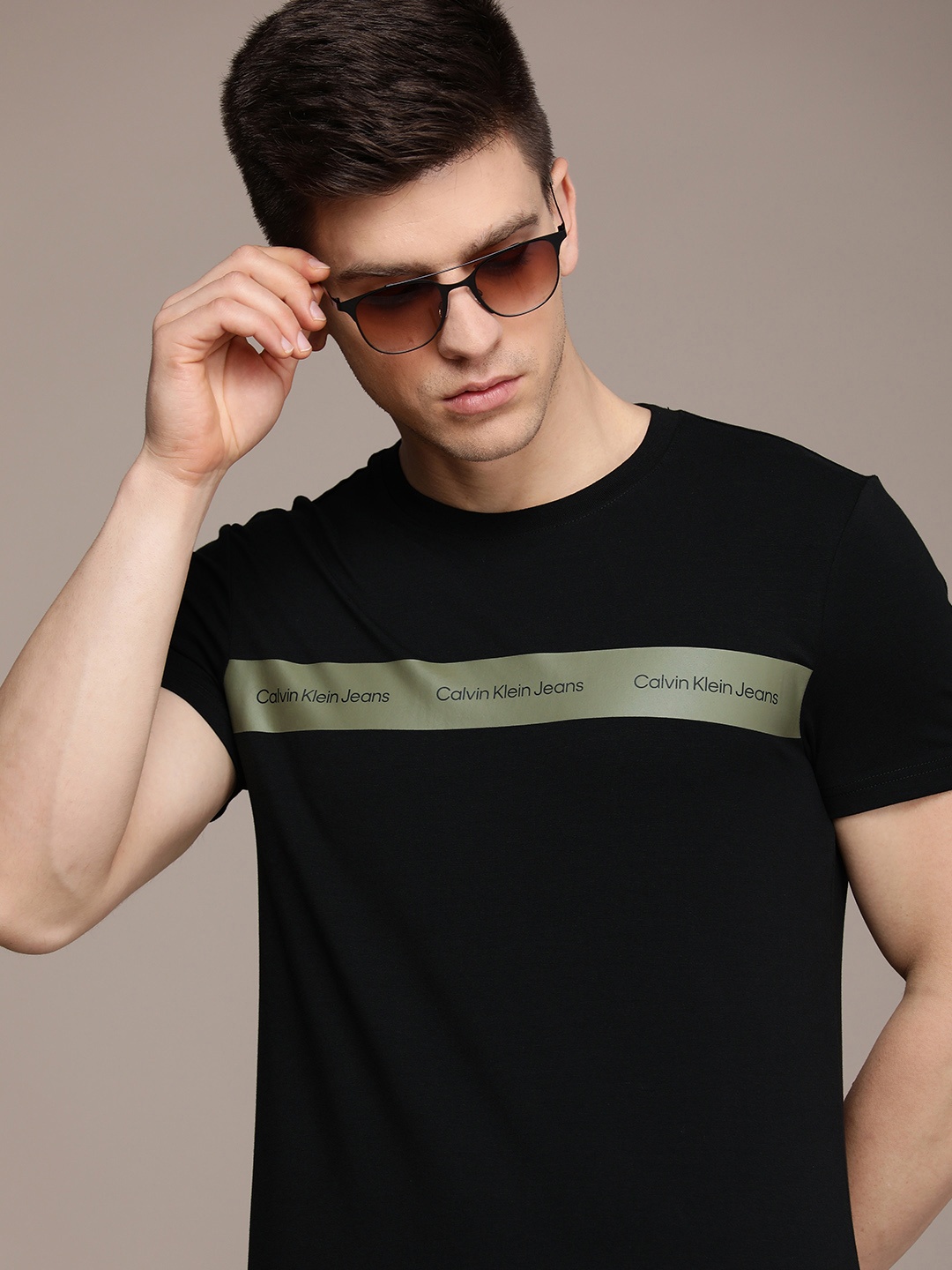 

Calvin Klein Jeans Men Black Brand Logo Slim Fit T-shirt