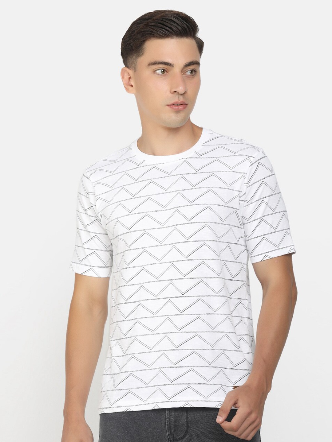 

Cherokee Men White & Black Printed T-shirt
