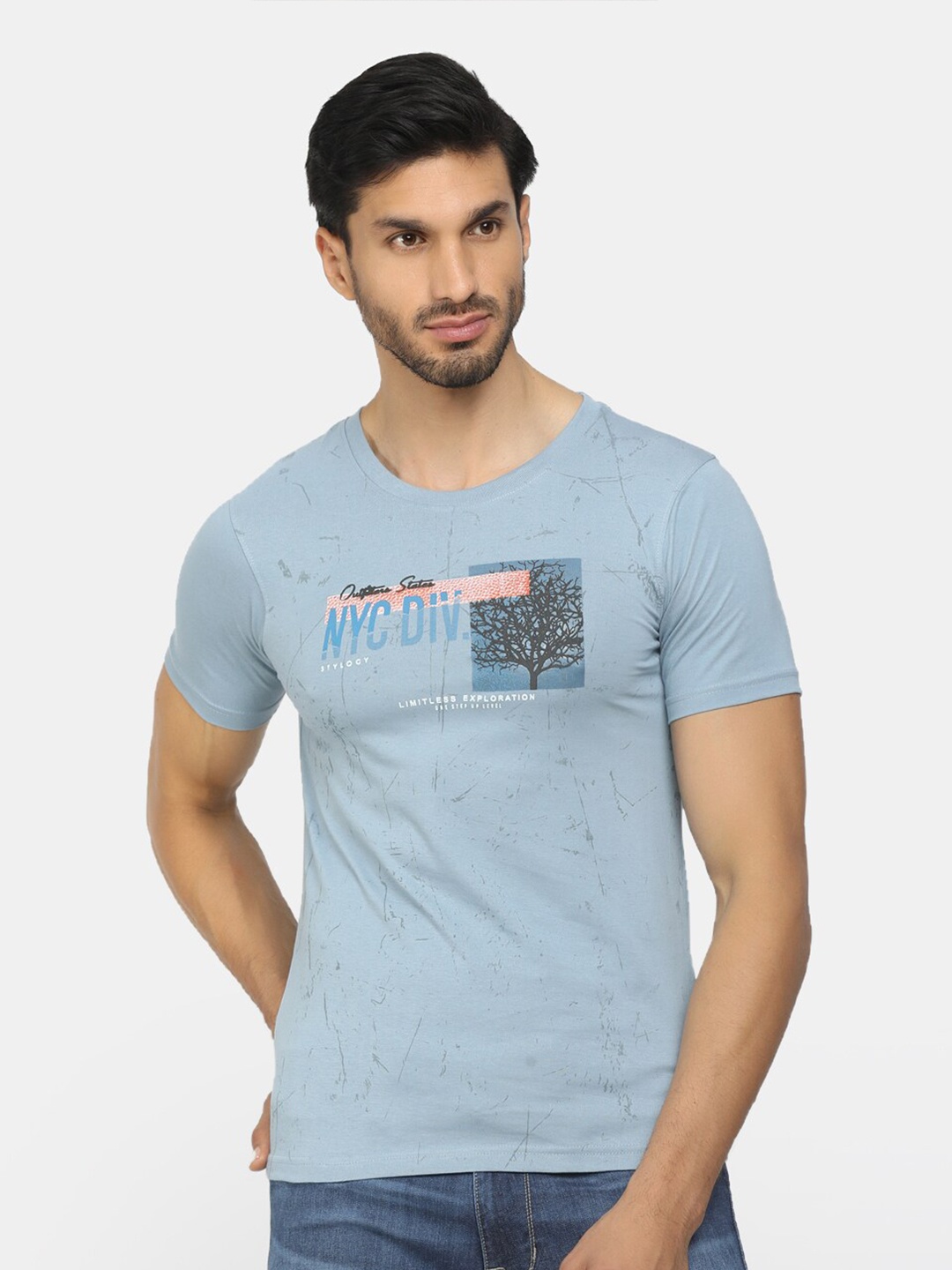 

V-Mart Men Blue Typography Printed V-Neck Applique Slim Fit T-shirt