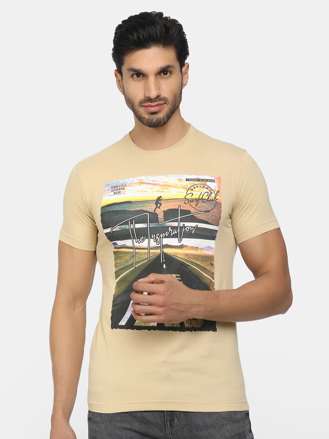 

V-Mart Men Brown Printed Slim Fit T-shirt