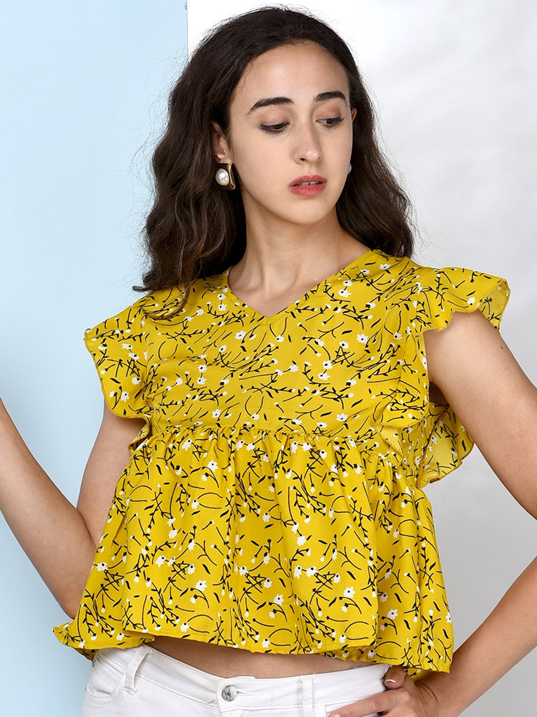 

CHIMPAAANZEE Yellow & White Floral Print Cinched Waist Crop Top