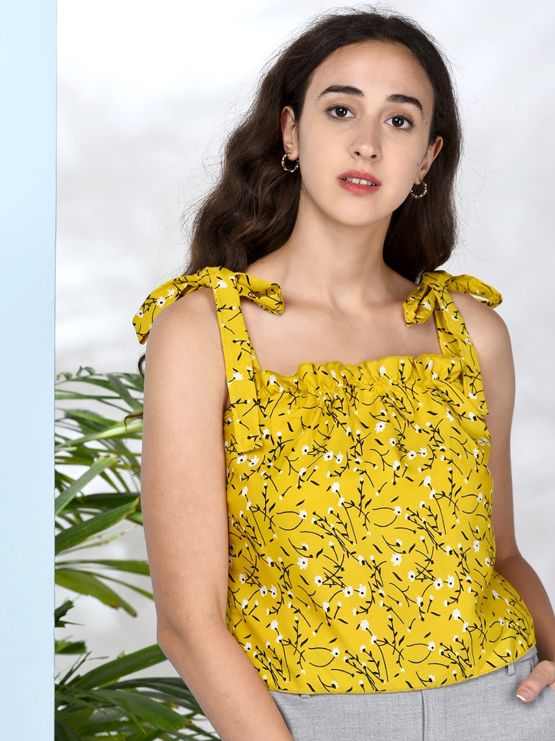 

CHIMPAAANZEE Yellow Floral Print Crop Top