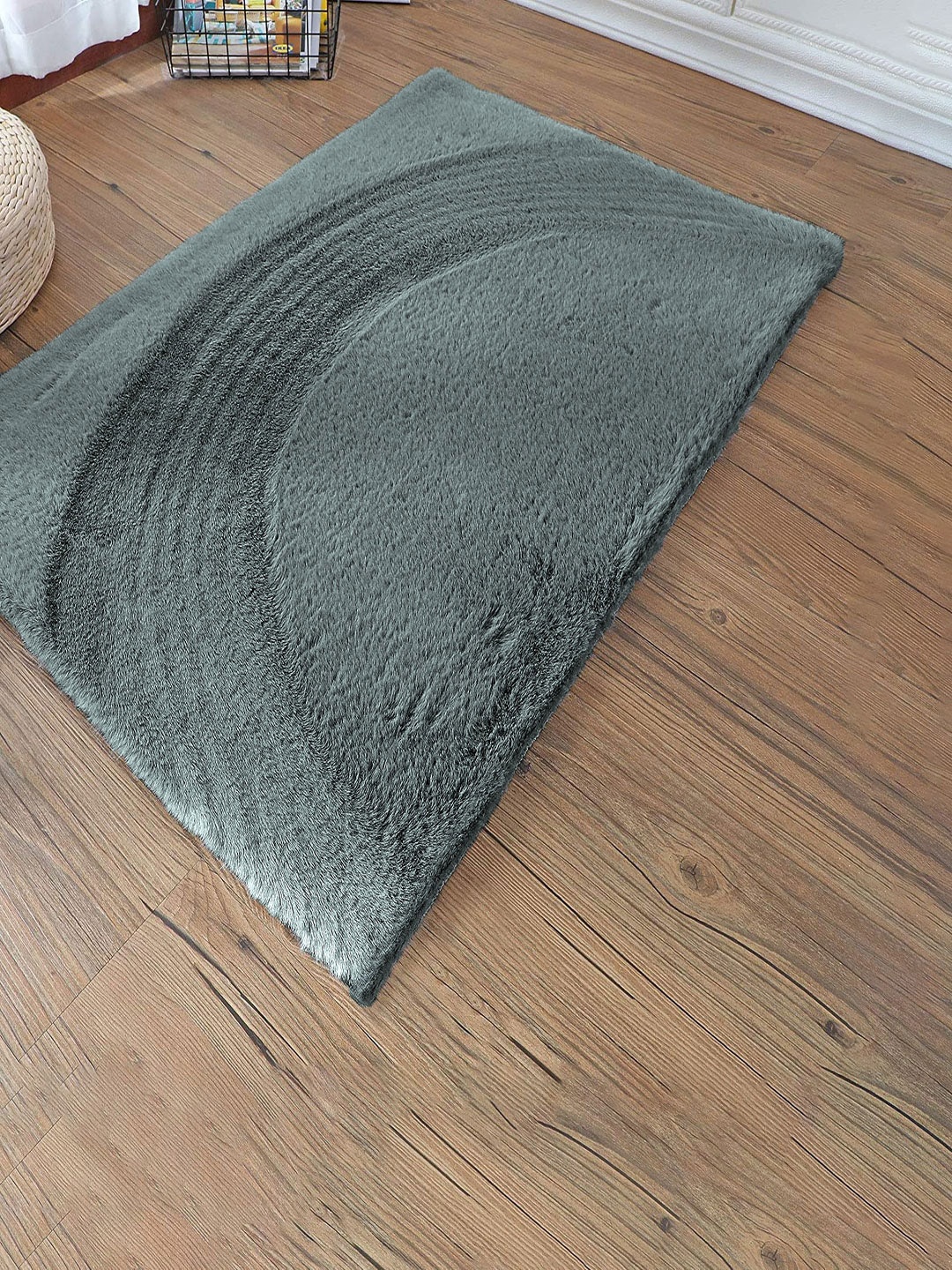 

LUXEHOME INTERNATIONAL Sage Green Ruffle Artificial Fur Anti-Skid Doormat