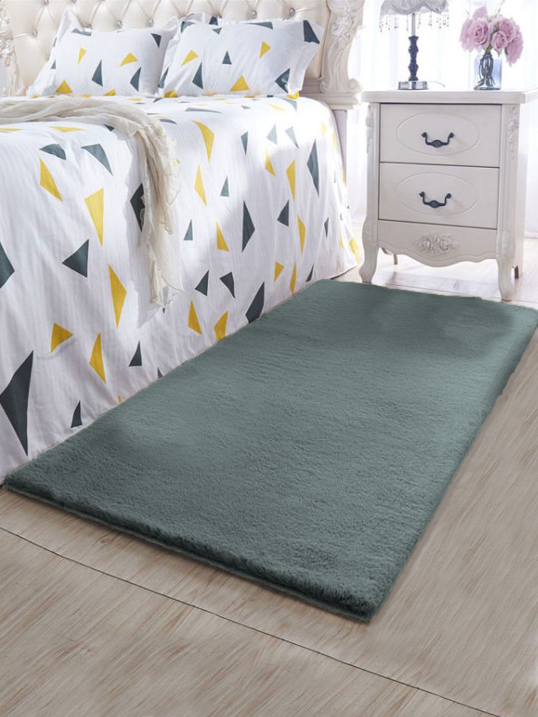 

LUXEHOME INTERNATIONAL Green Solid Floor Runner