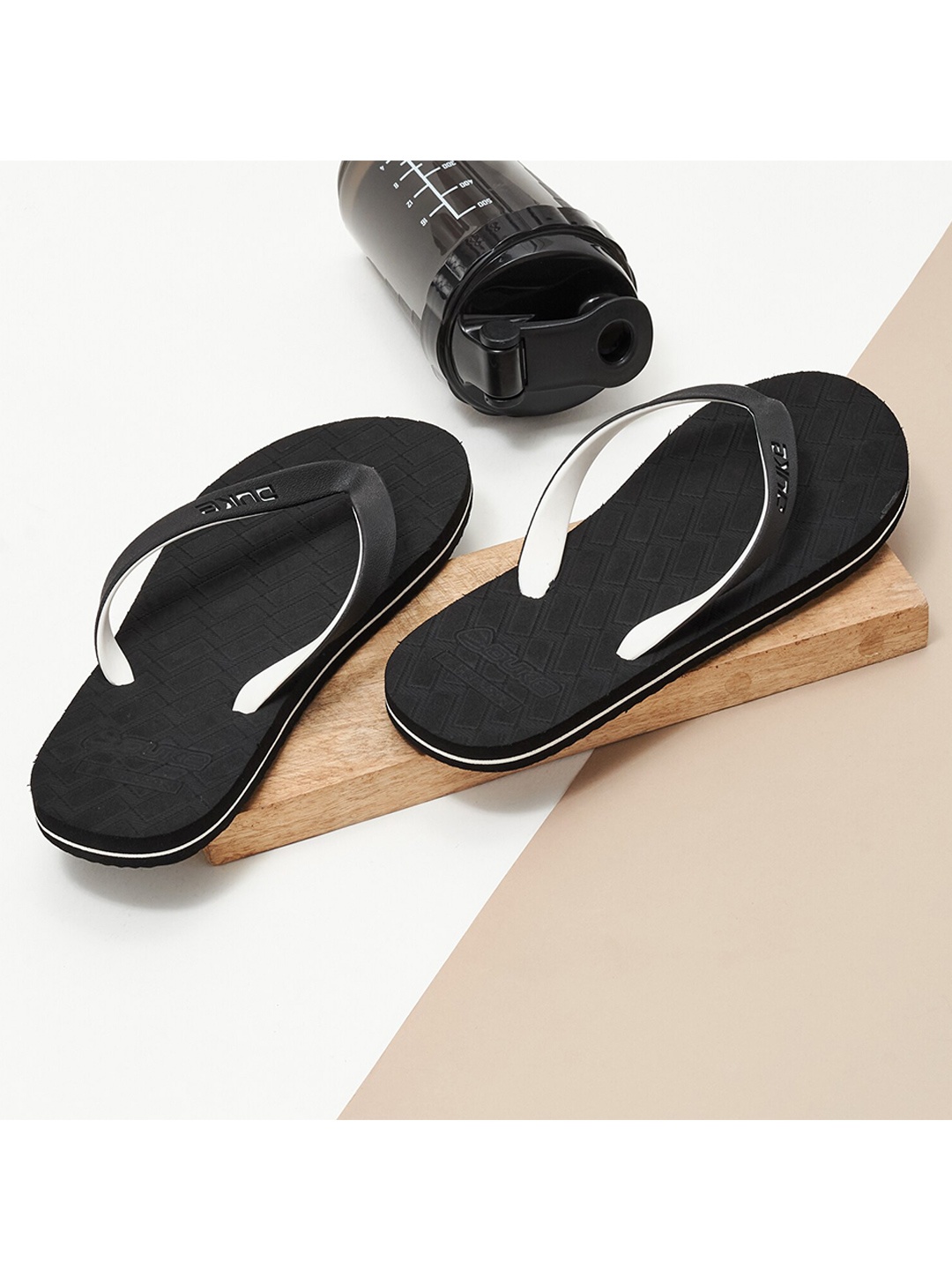 

Duke Men Black & White Room Slippers