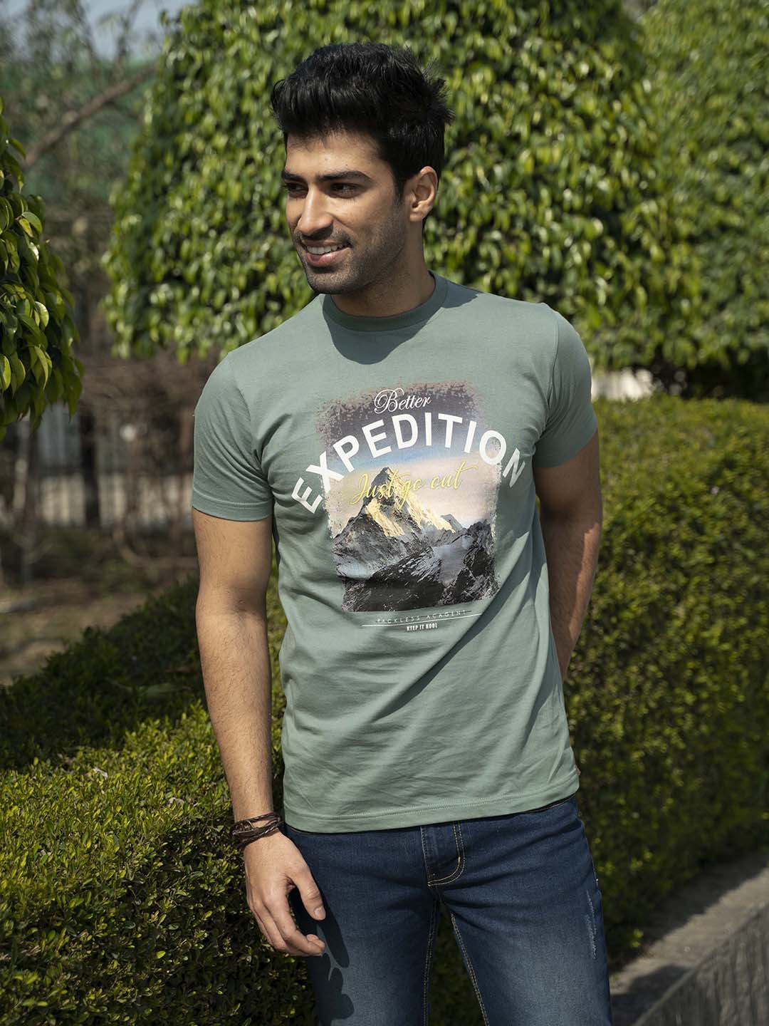 

V-Mart Men Green Printed Slim Fit T-shirt