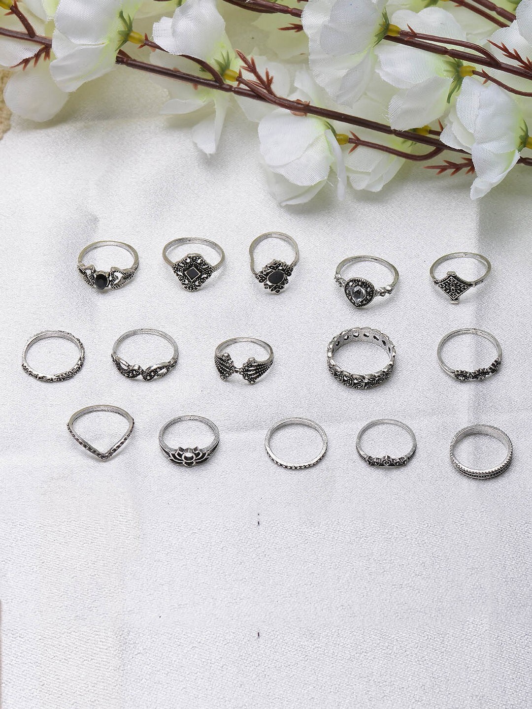 

POPLINS Set of 15 Silver Plated Oxidized Ring