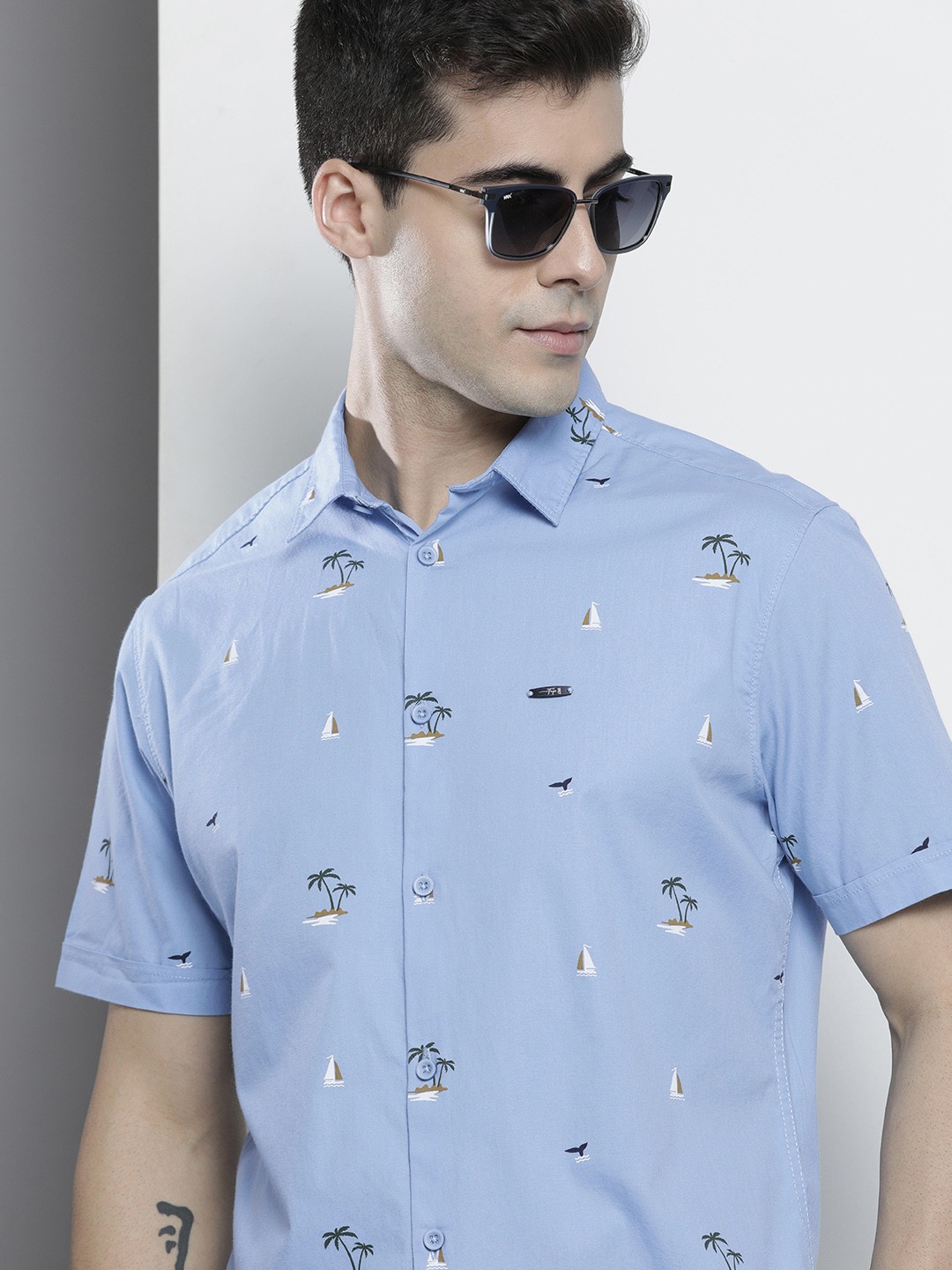 

The Indian Garage Co Men Regular Fit Conversational Printed Resortwear Shirt, Blue