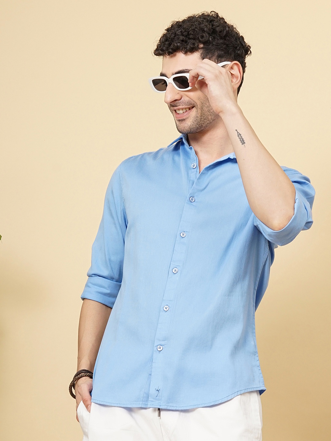 

The Indian Garage Co Men Blue Solid Comfort Casual Shirt