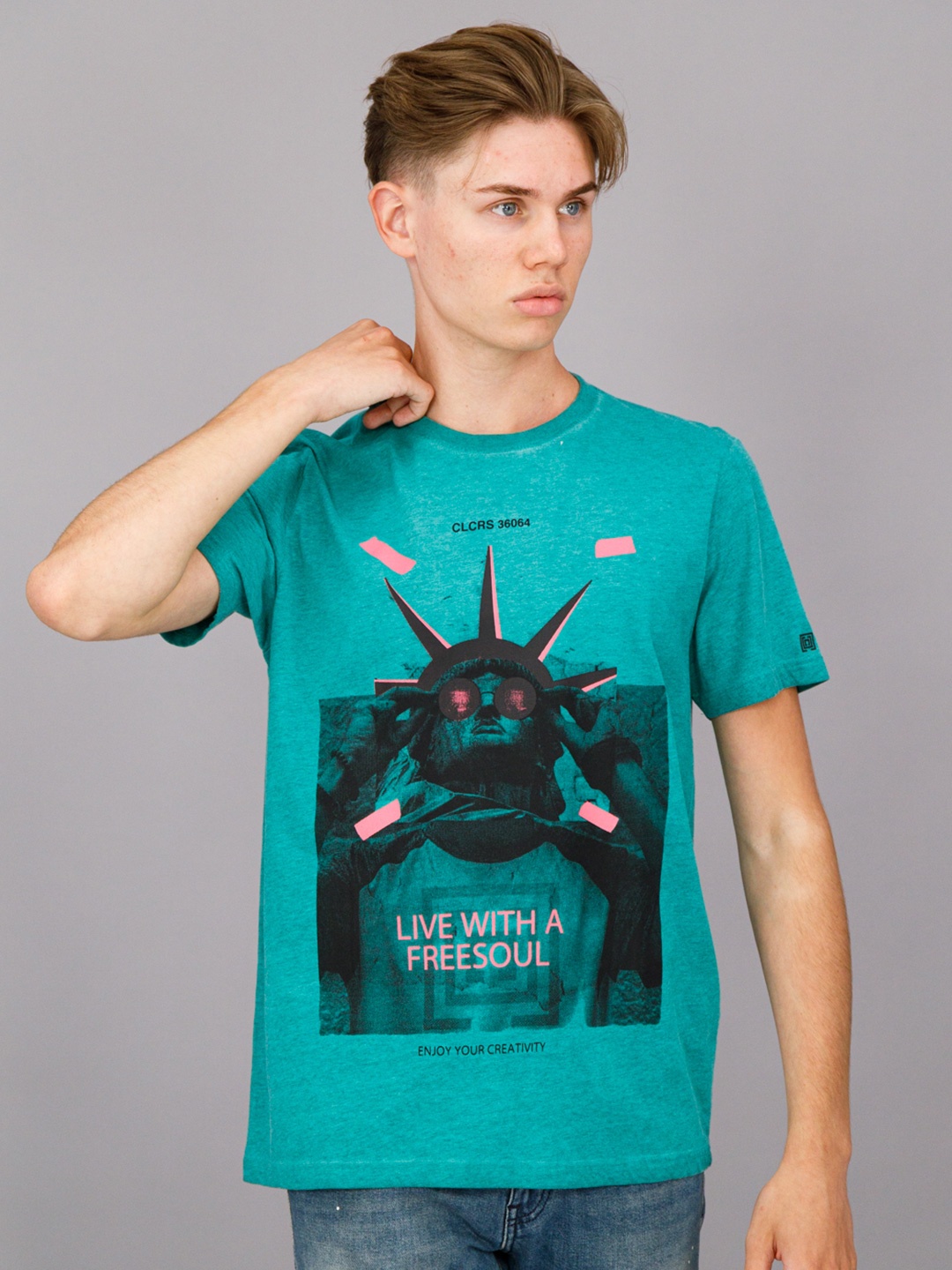 

FREESOUL Men Turquoise Blue Graphic Printed Cotton T-shirt
