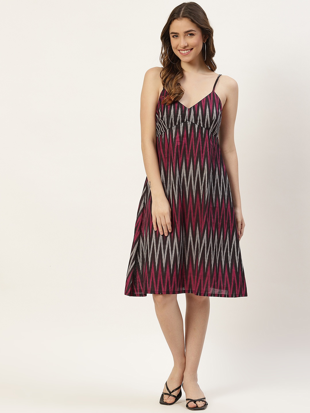 

Molcha Black & Grey Geometric Design Cotton A-Line Dress