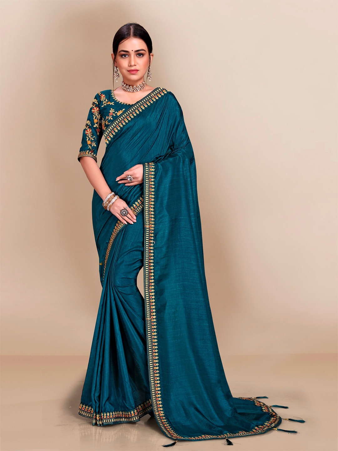 

VAIRAGEE Navy Blue & Gold-Toned Embroidered Saree