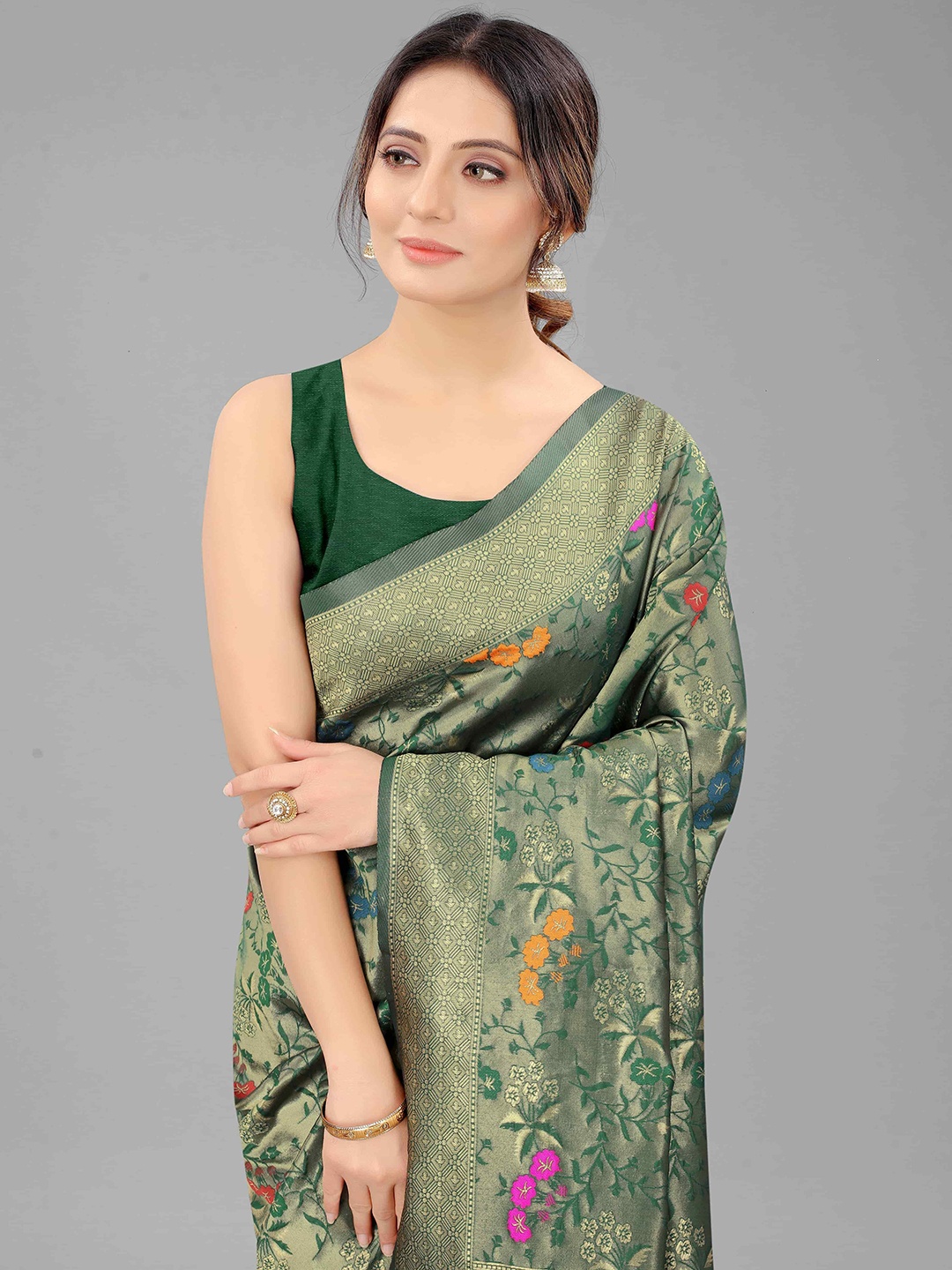 

Silk Land Green & Gold-Toned Floral Banarasi Saree