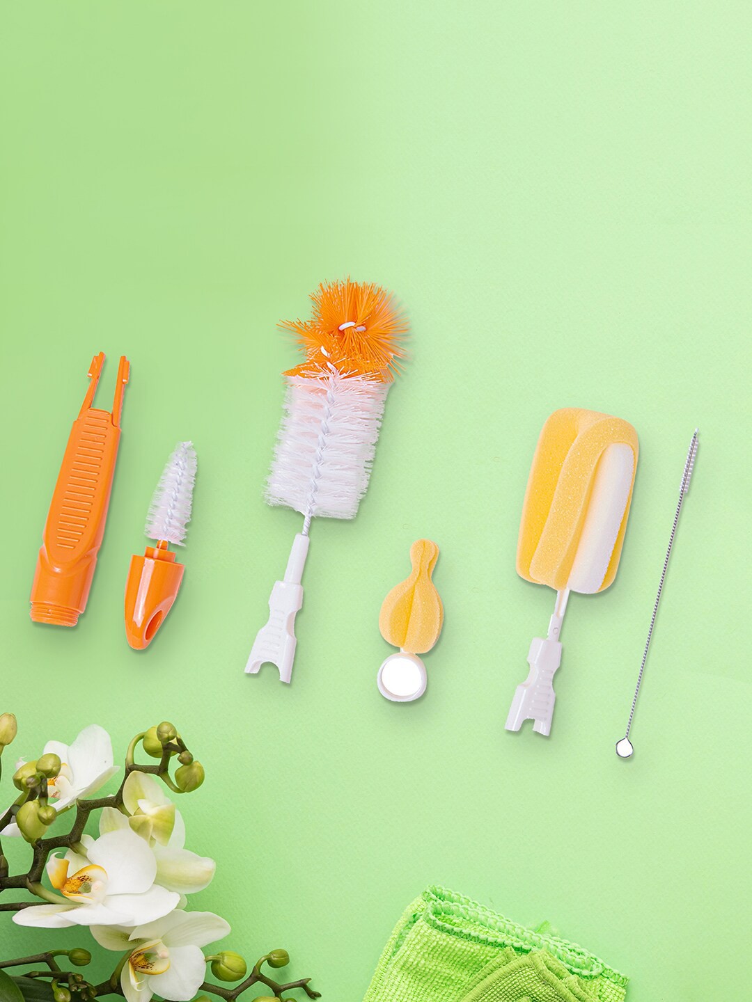 

Baby Moo Orange & White Set of 5 Bottle & Nipple Cleaning Brushes