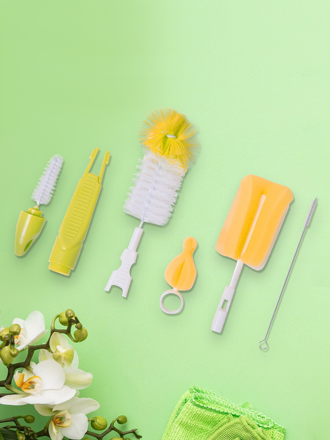 

Baby Moo Kids Set of 5 Yellow & White Bottle And Nipple Cleaning Brush