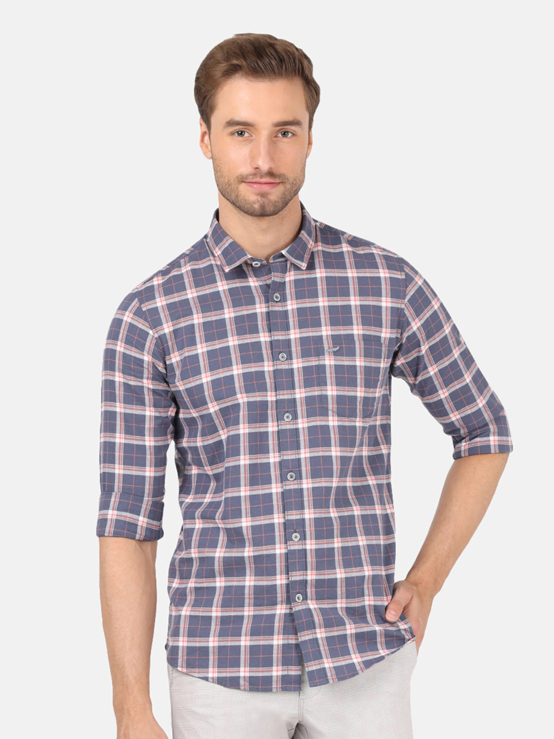 

Crocodile Men Blue & Pink Classic Slim Fit Checked Casual Shirt