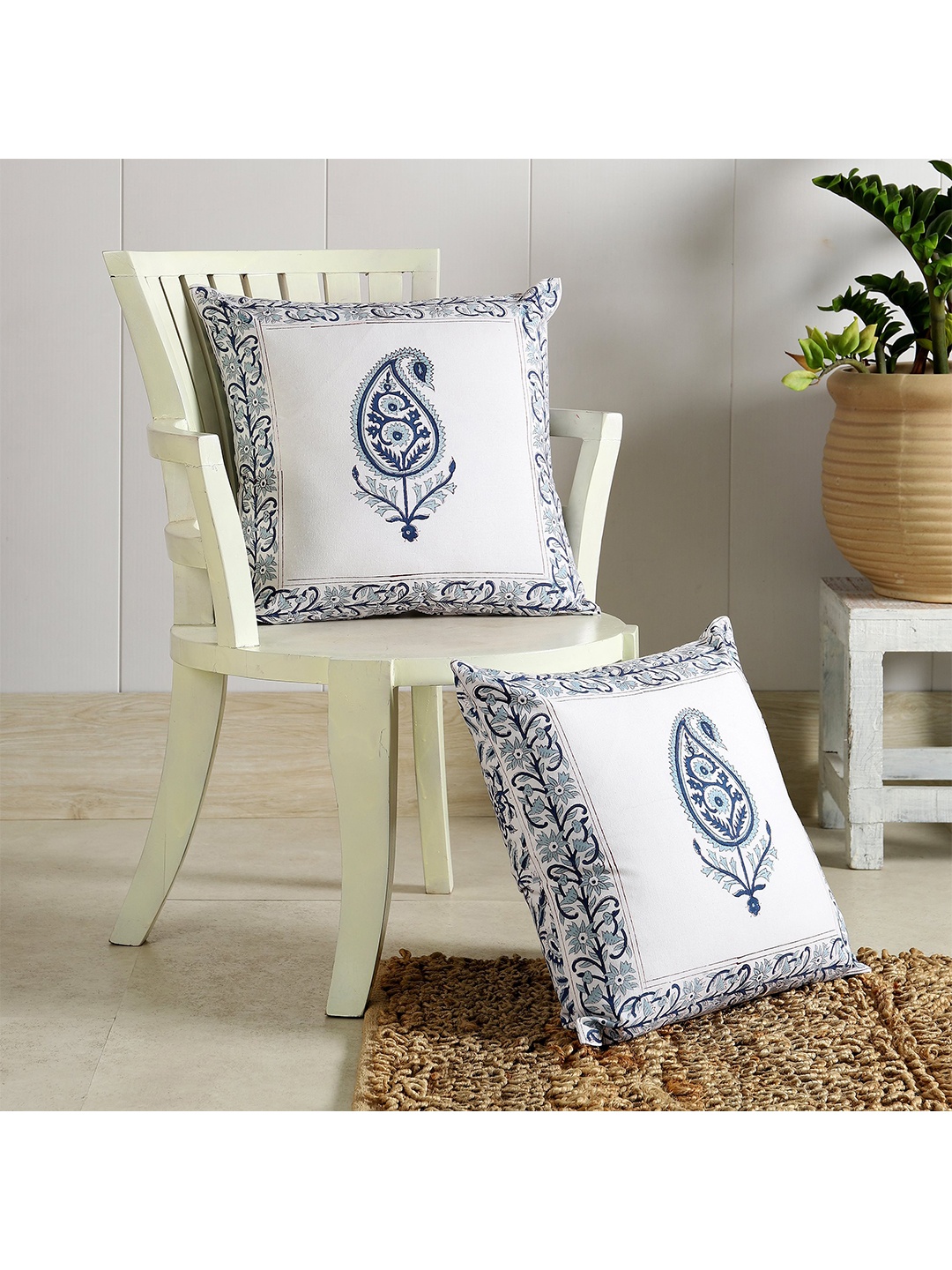 

HANDICRAFT PALACE White & Black Set of 2 Floral Square Cushion Covers