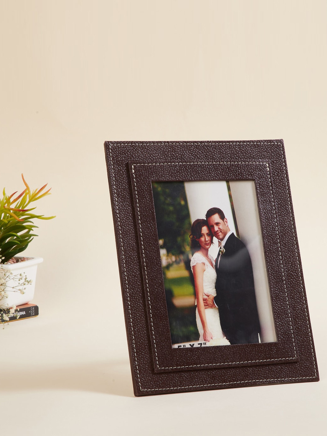 

Home Centre Brown Orion Detroit Textured Photo Frame