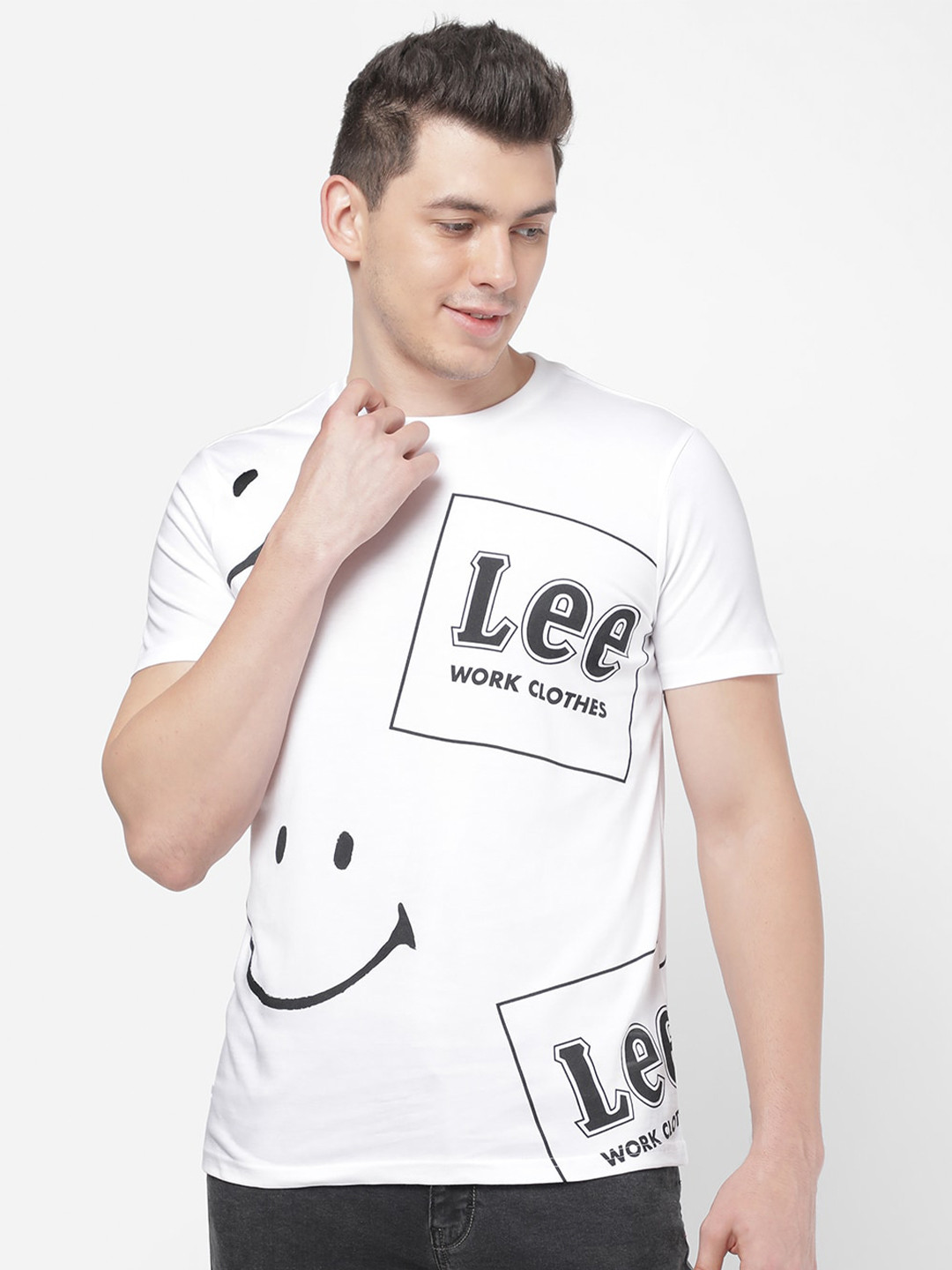 

Lee Men White Typography Printed Slim Fit Cotton T-shirt