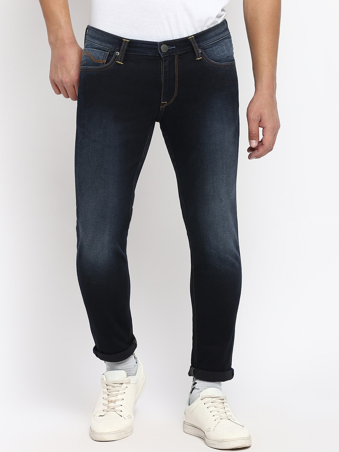 

Lee Men Blue Tapered Fit Light Fade Stretchable Jeans