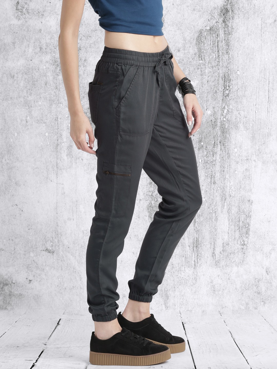 

Roadster Women Grey Solid Joggers