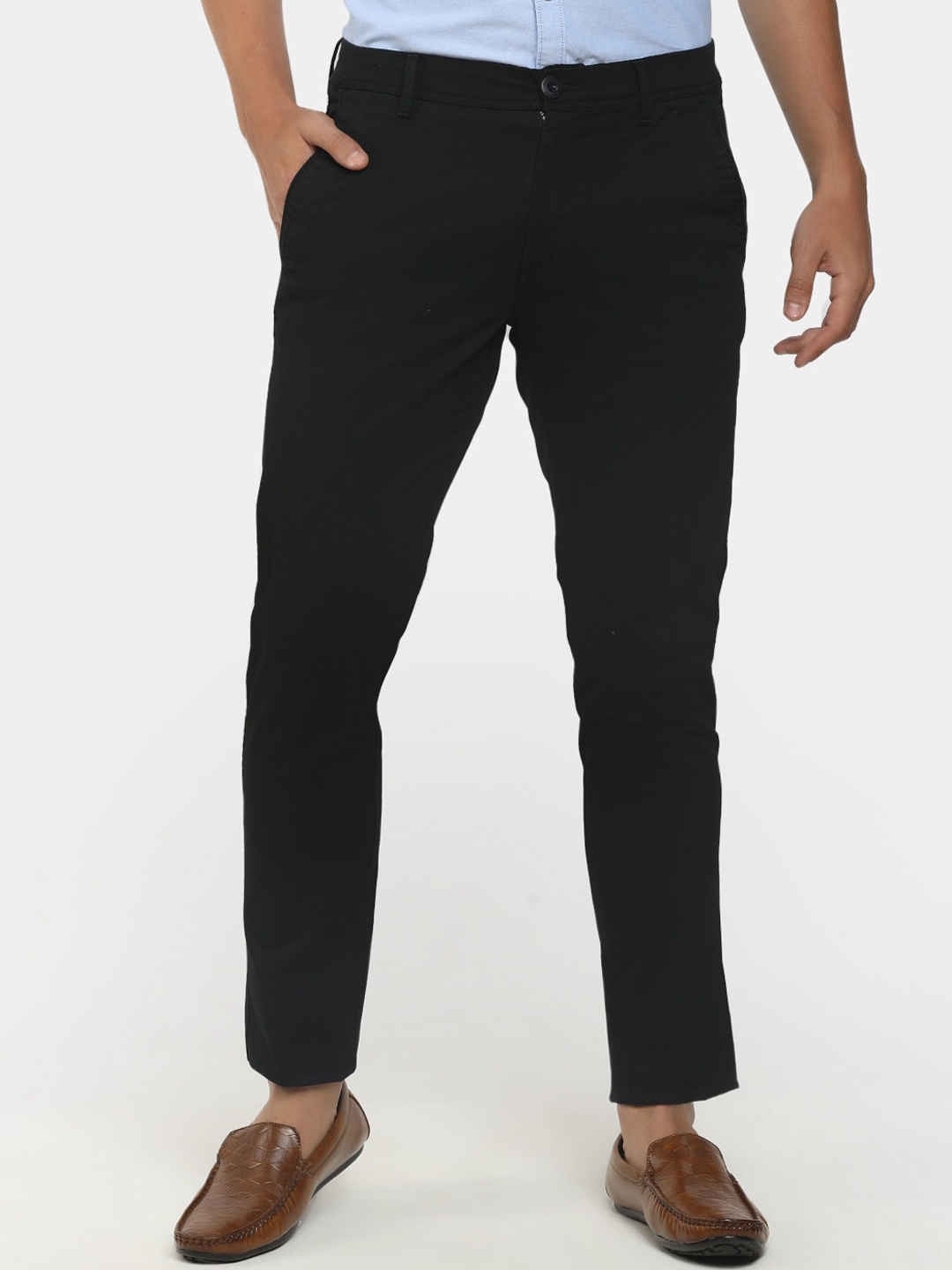 

Cherokee Men Black Tapered Fit Solid Trousers