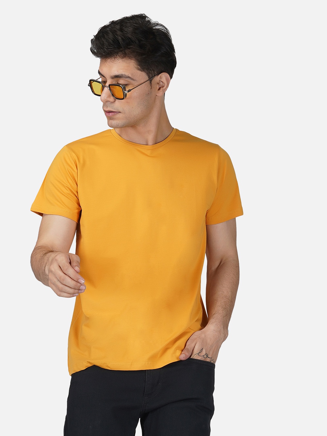 

Tinted Men Mustard Yellow Slim Fit Pure Cotton T-shirt