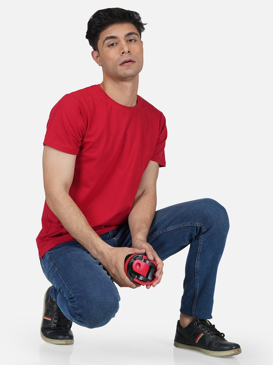 

Tinted Men Maroon Slim Fit Pure Cotton T-shirt