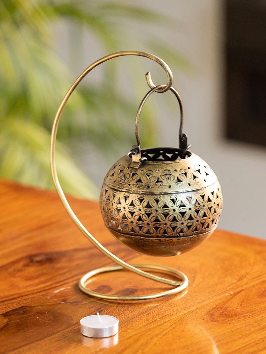 

ExclusiveLane Gold-Toned Blossom Blooms Hand-Etched Table Tea-Light Candle Holder In Metal