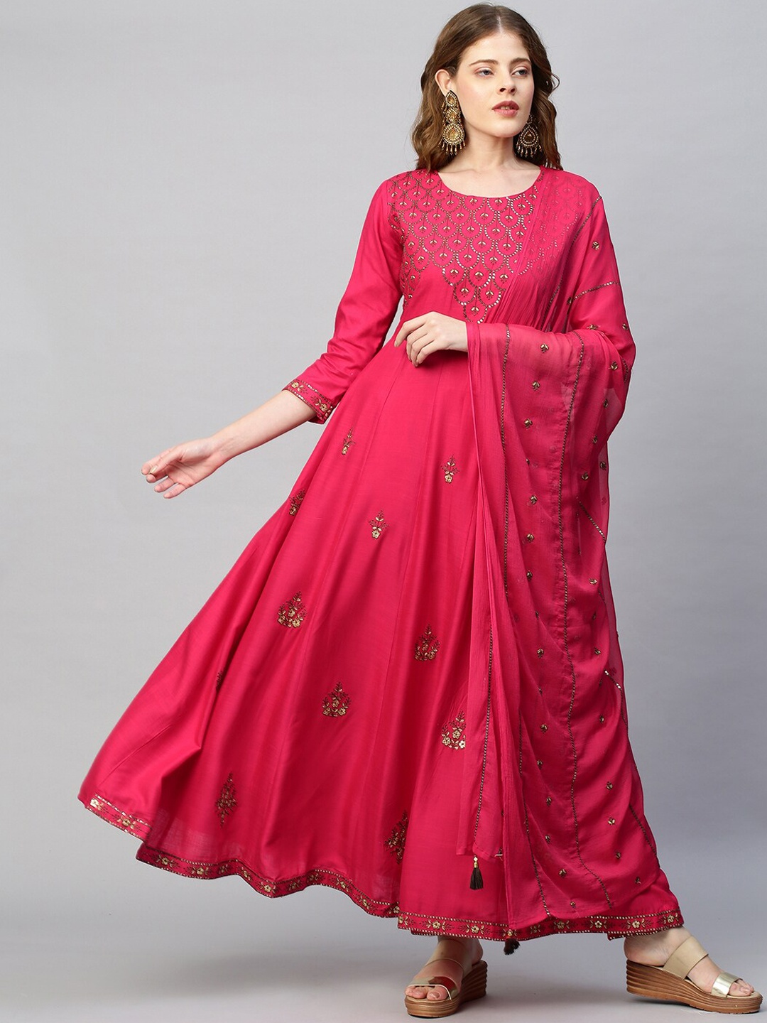 

FASHOR Women Fuchsia Pink & Golden Embroidered Kurta with Trousers & With Dupatta