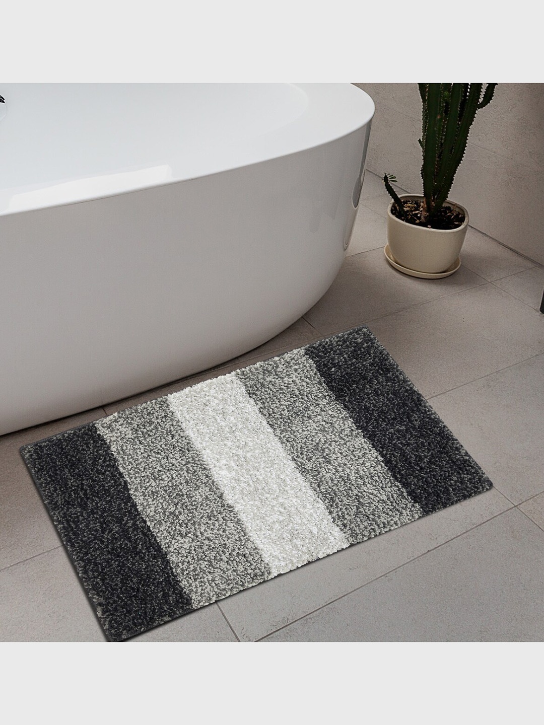 

Home Centre Grey Striped Anti-Slip Bathmat