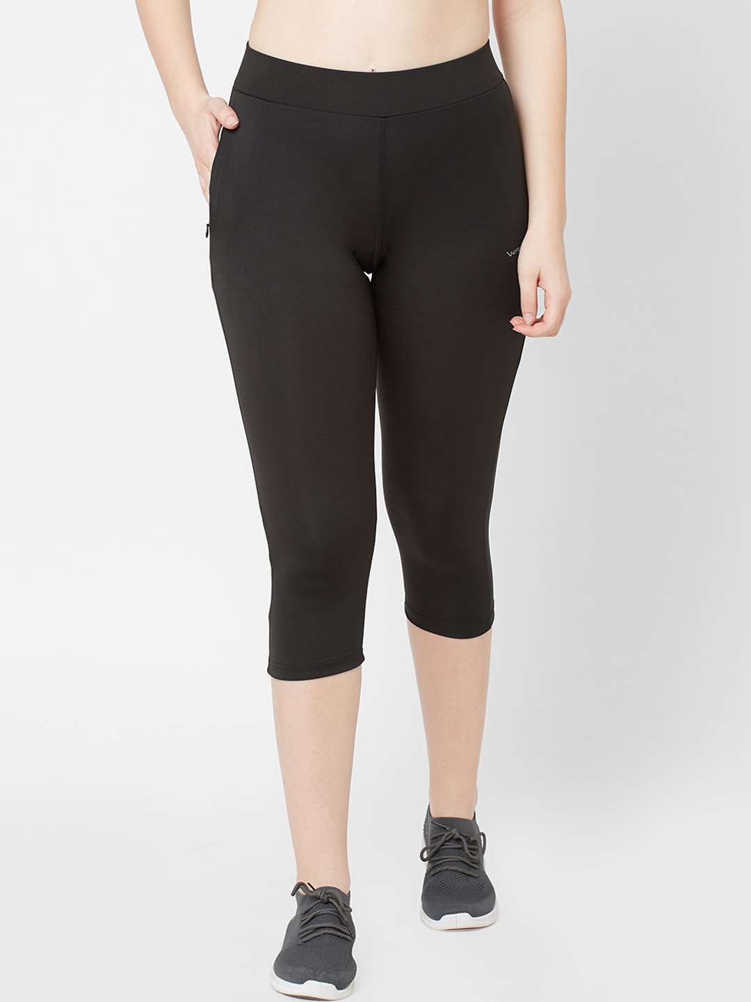

Sweet Dreams Men Black Solid Cotton Workout Capri