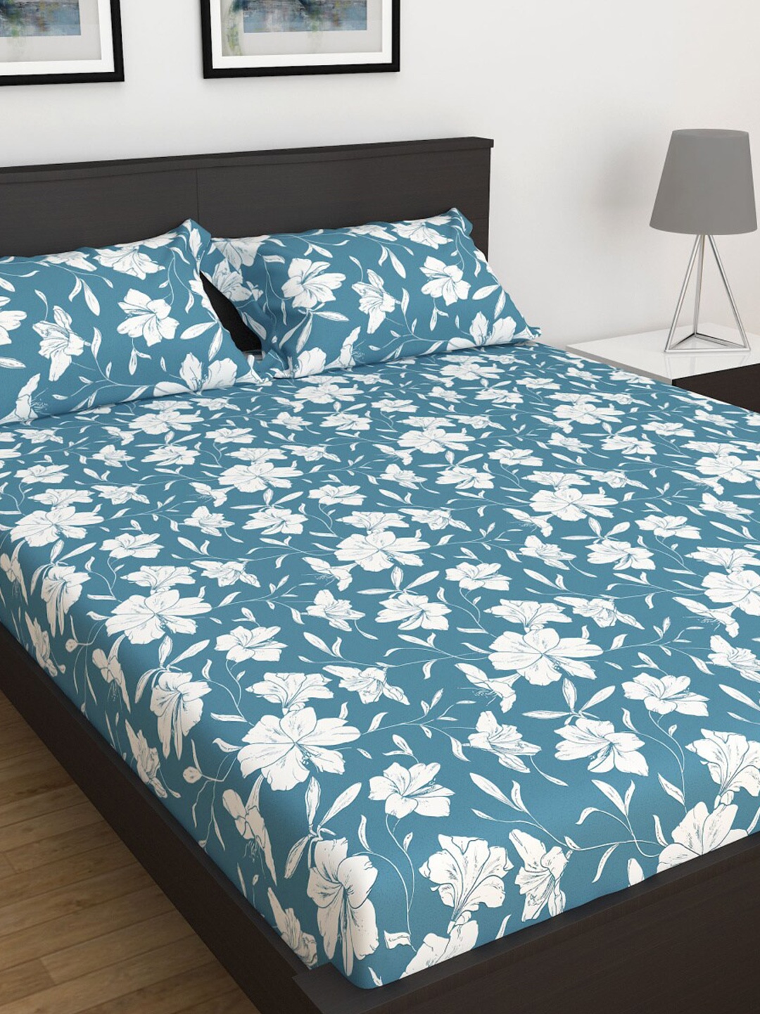 

Home Centre Blue & White Floral 180 TC Queen Bedsheet with 2 Pillow Covers