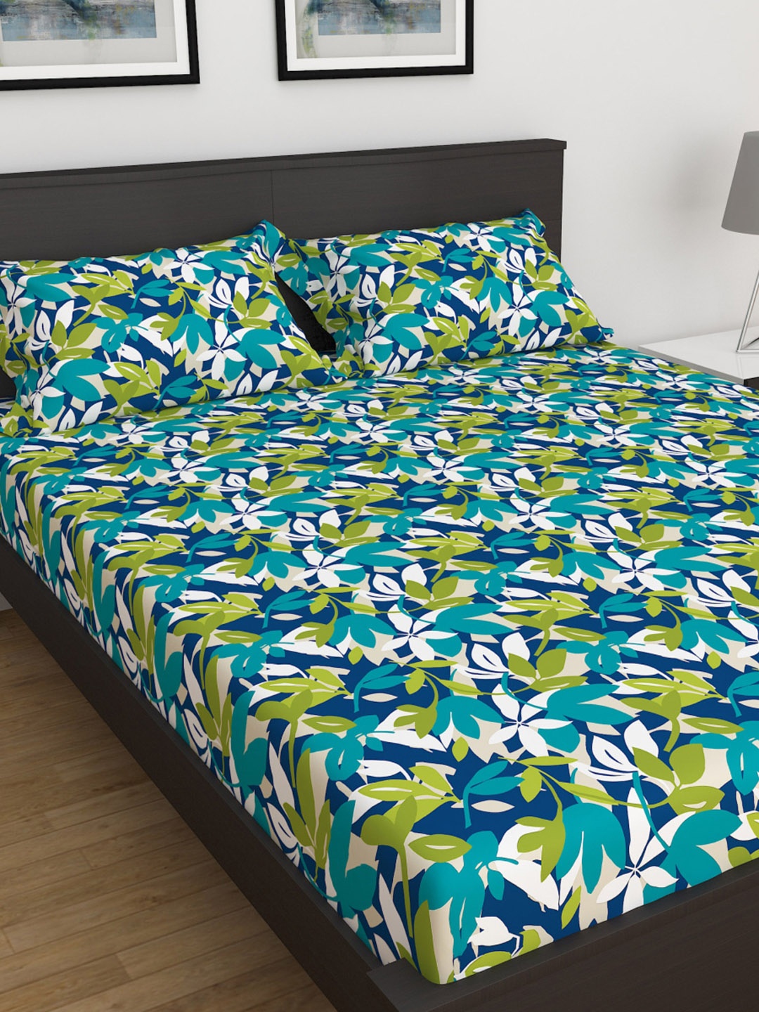 

Home Centre Green & White Floral 180 TC Cotton Queen Bedsheet With 2 Pillow Covers