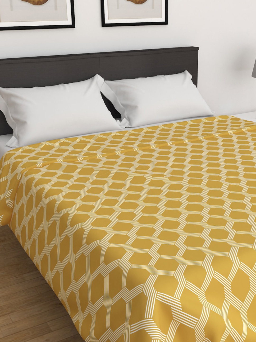 

Home Centre Yellow & White Geometric 180 TC Queen Bedsheet With 2 Pillow Covers