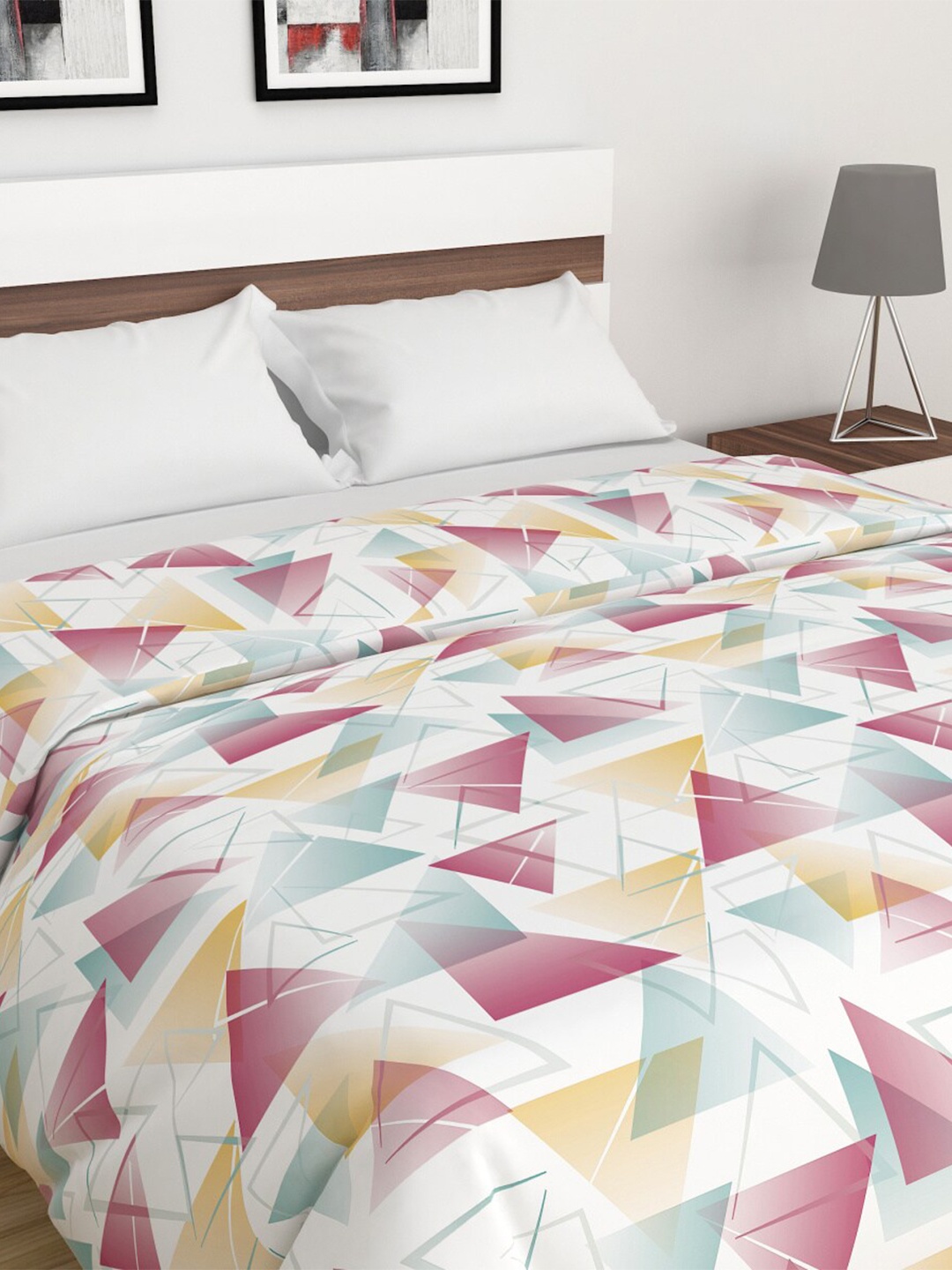 

Home Centre White & Blue Geometric 180 TC Queen Bedsheet With 2 Pillow Covers
