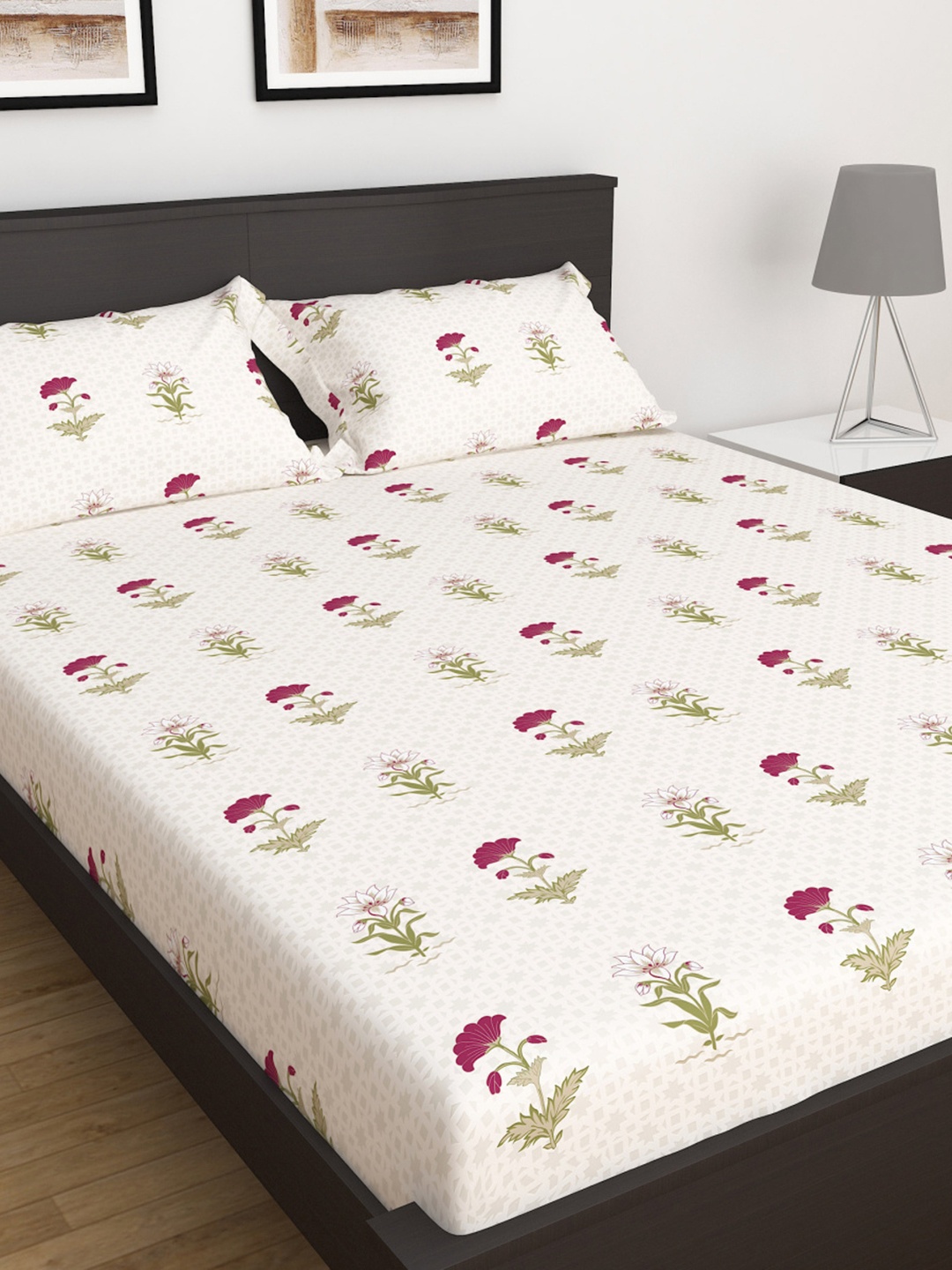 

Home Centre Green & Red Floral 180 TC King Bedsheet with 2 Pillow Covers