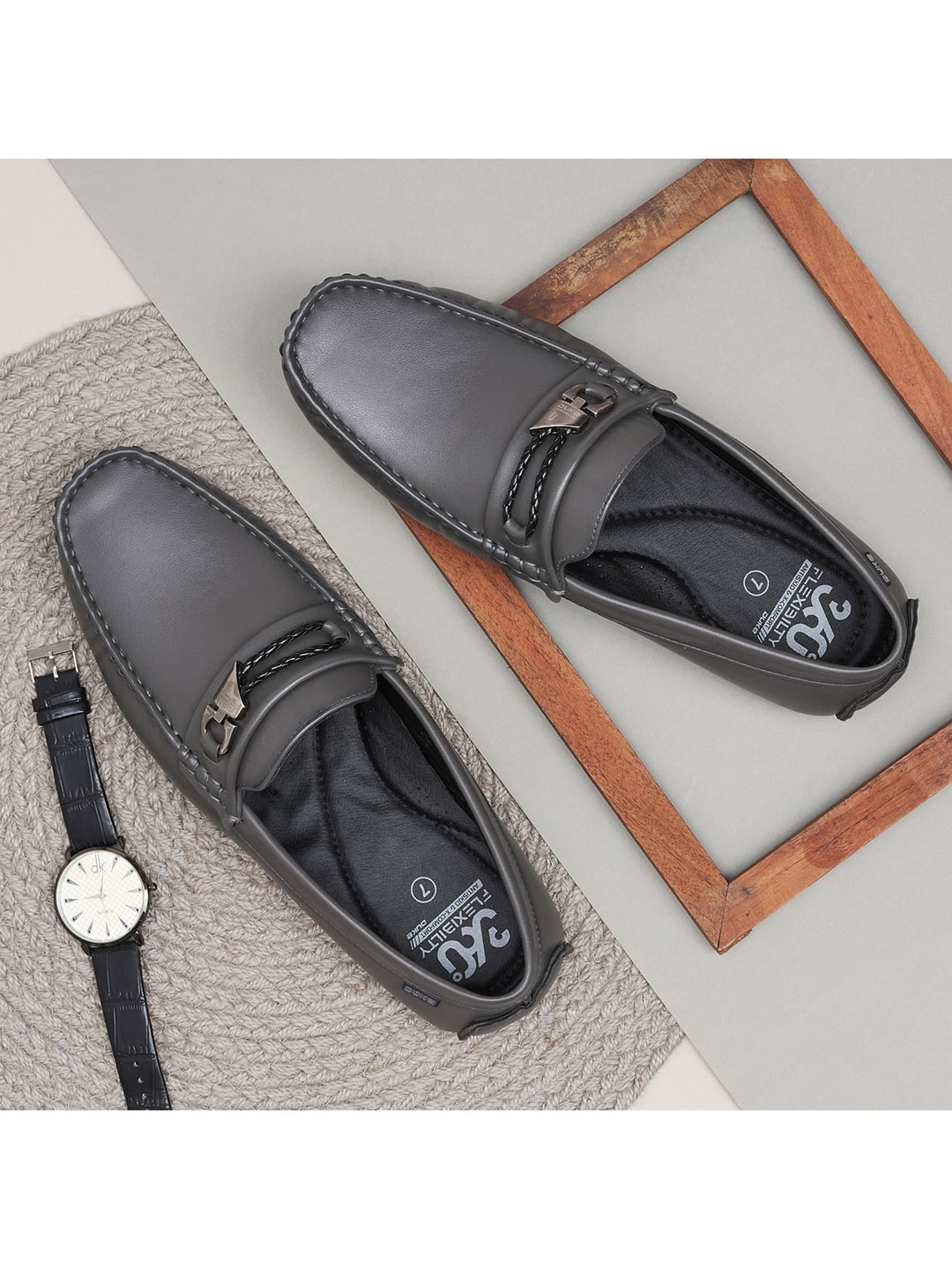 

Duke Men Grey Solid Loafers