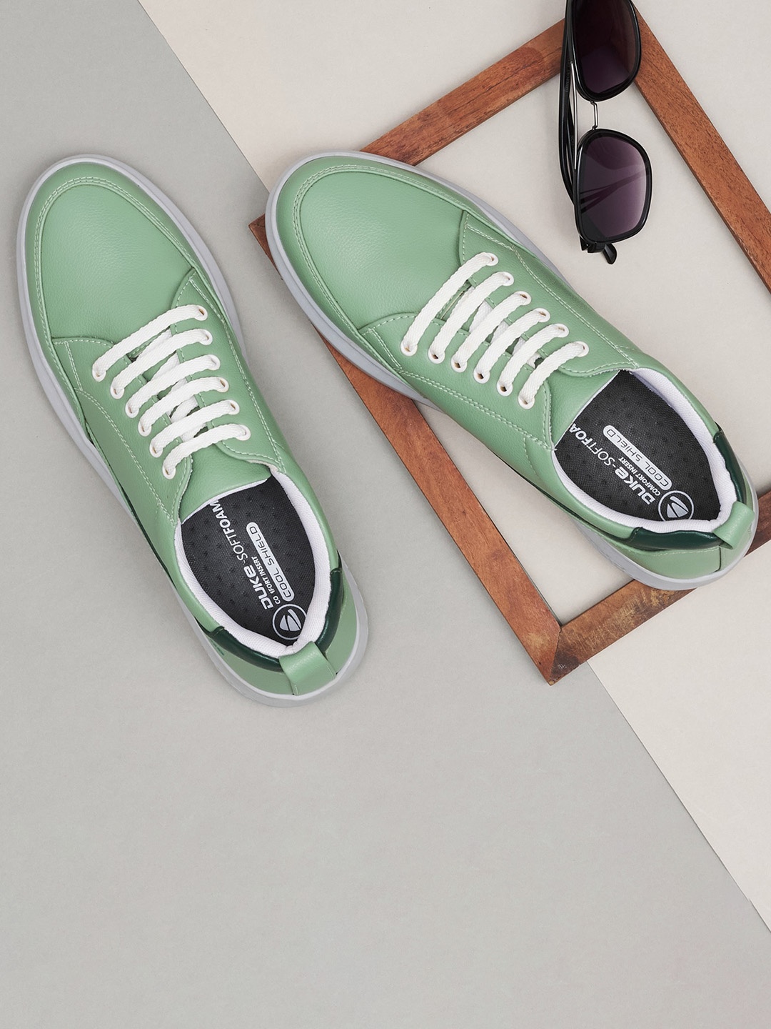 

Duke Men Green Solid Sneakers