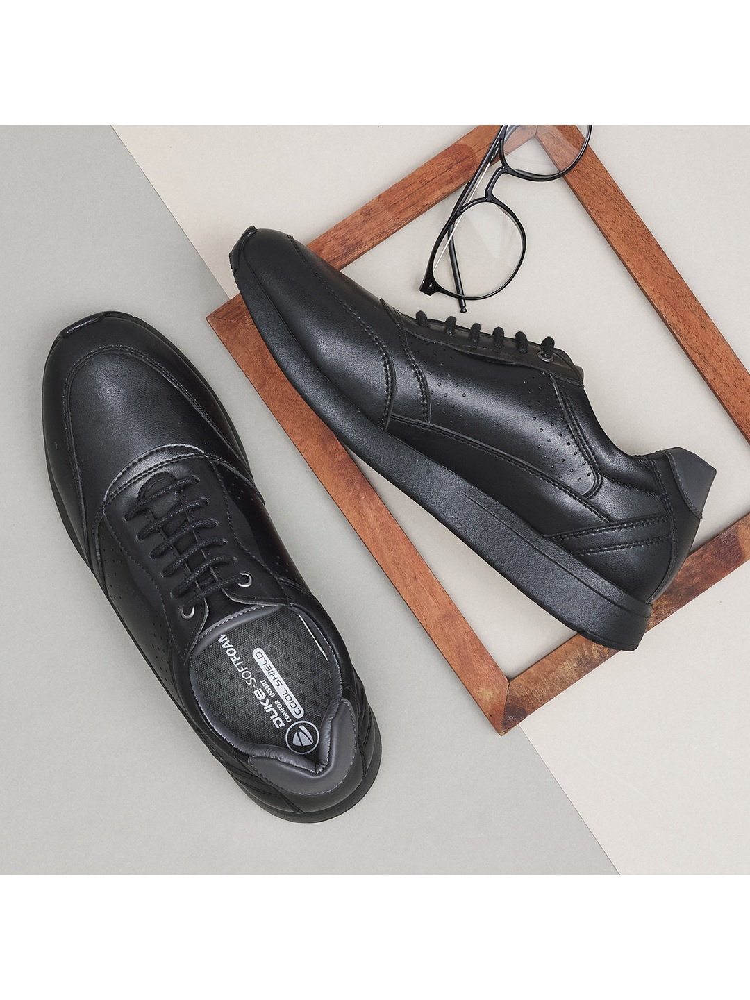 

Duke Men Black Sneakers