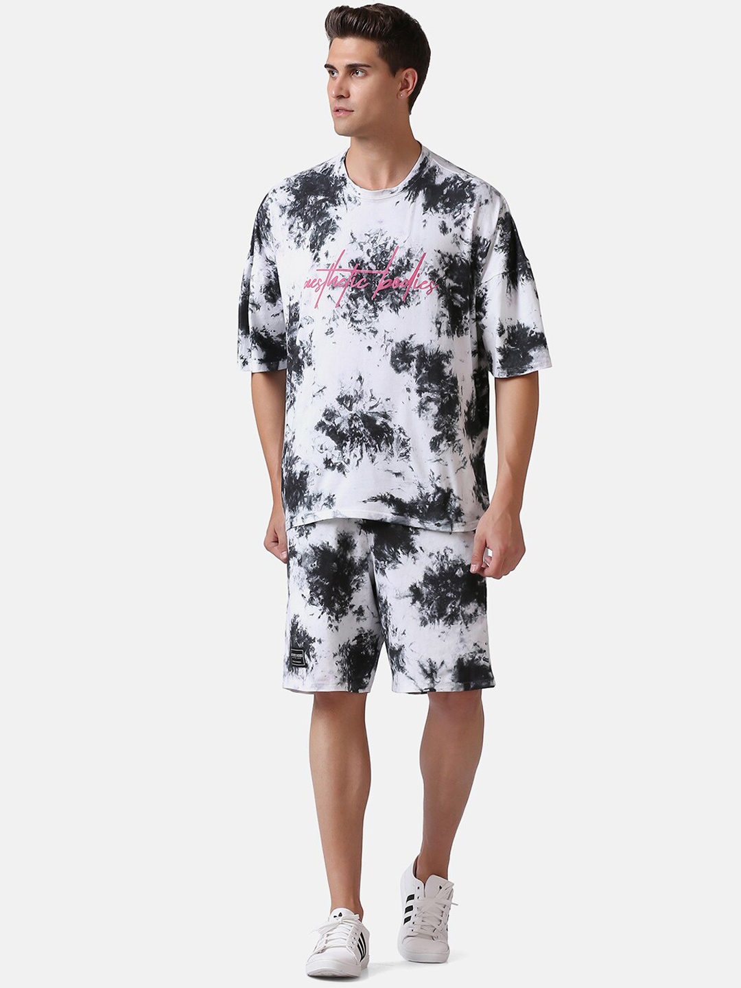 

Aesthetic Bodies Men Black & White Printed T-shirt & Shorts