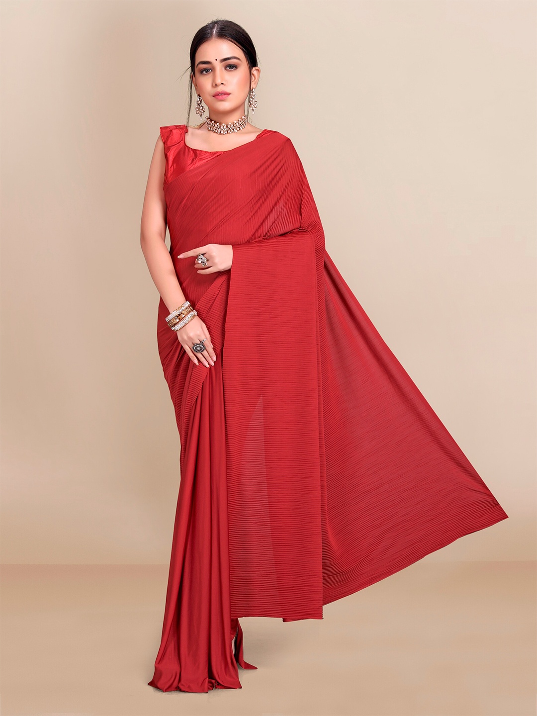 

VAIRAGEE Red Solid Saree
