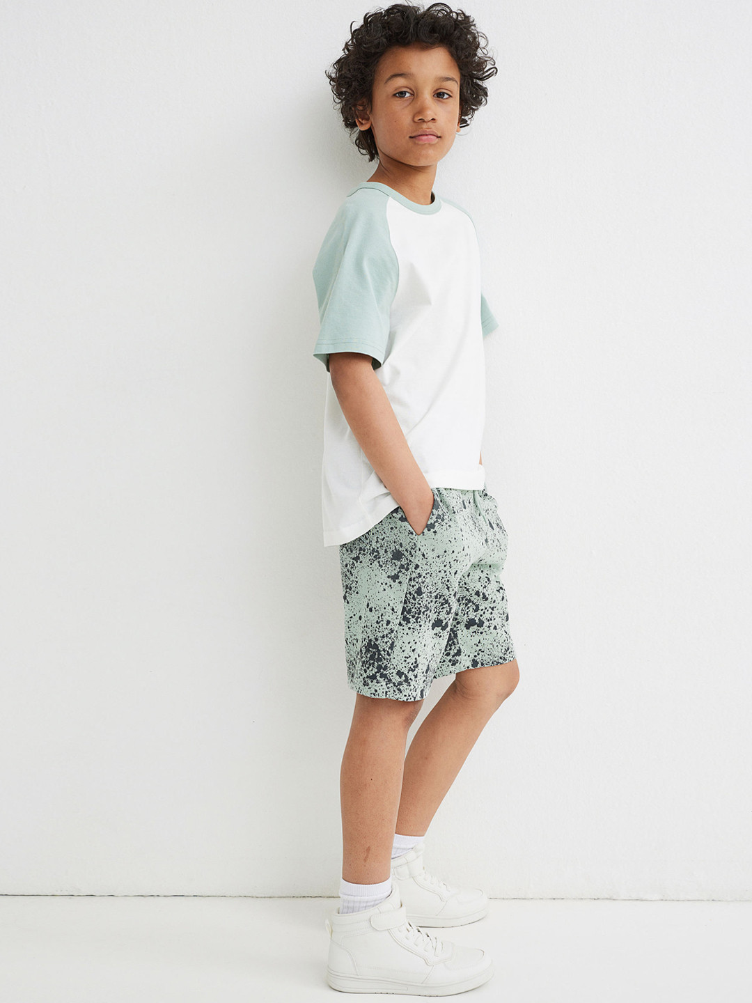 

H&M Boys Sea Green & Black Patterned Sweatshirt Shorts