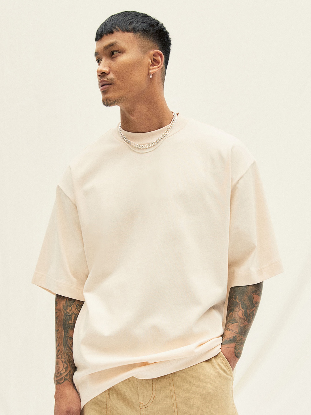 

H&M Men Yellow Solid Round Neck Regular Cotton T-shirt