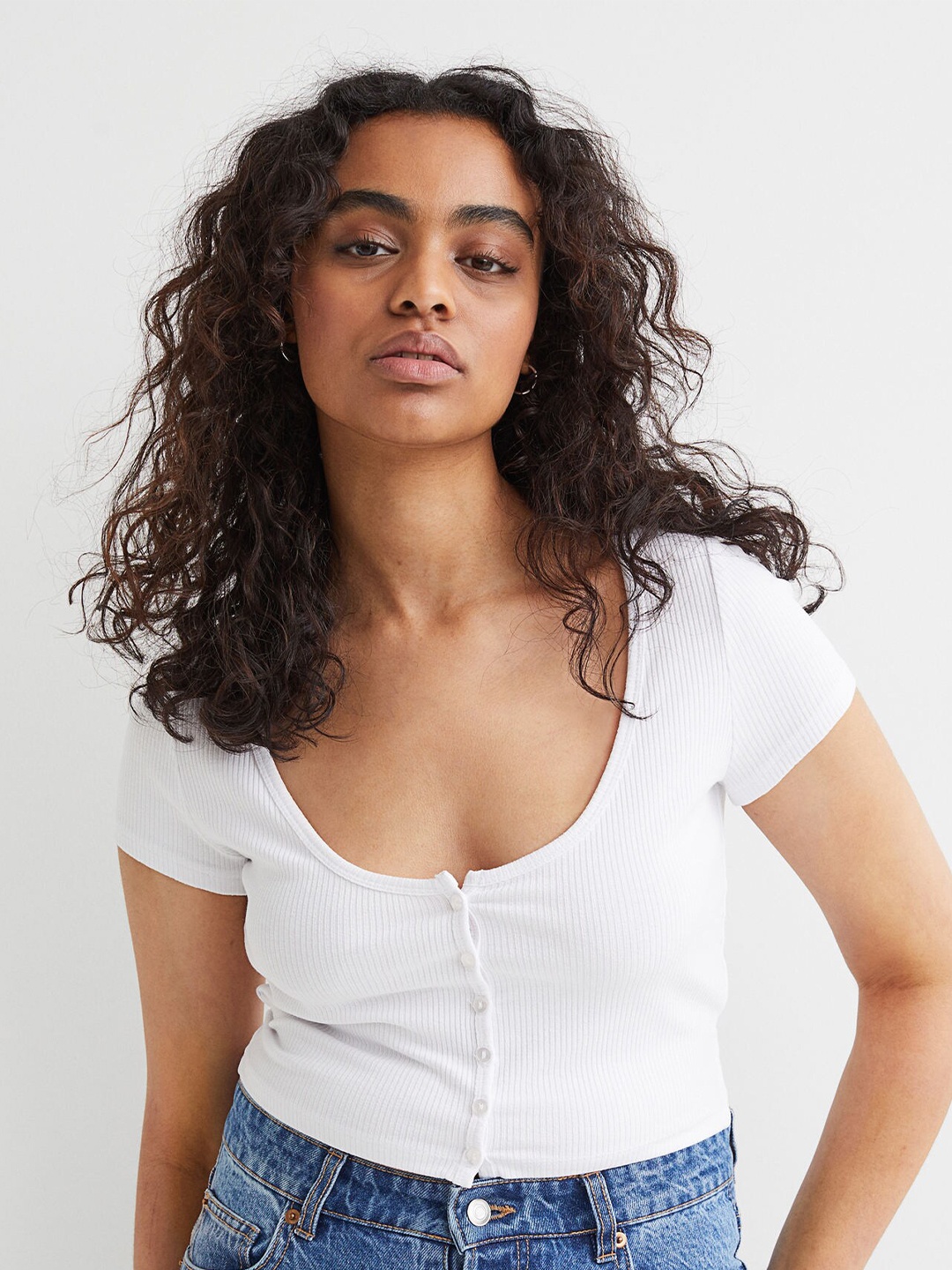 

H&M Women White Solid Scoop Neck Fitted Cropped Top